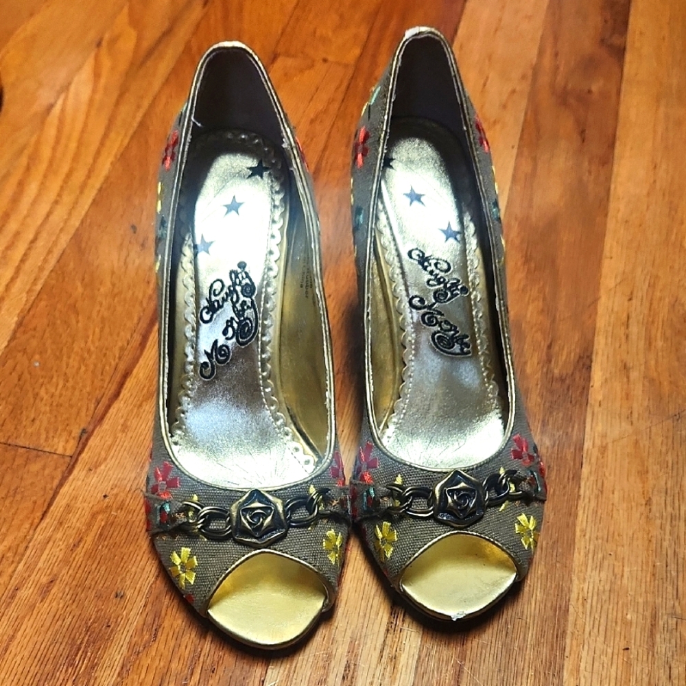 Stylish Women's Peep-Toe Heels 6.5, VGUC